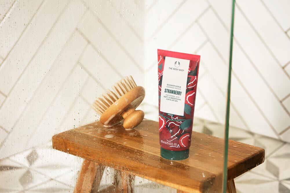 The Body Shop Strawberry Shower Scrub Peeling 200 ml