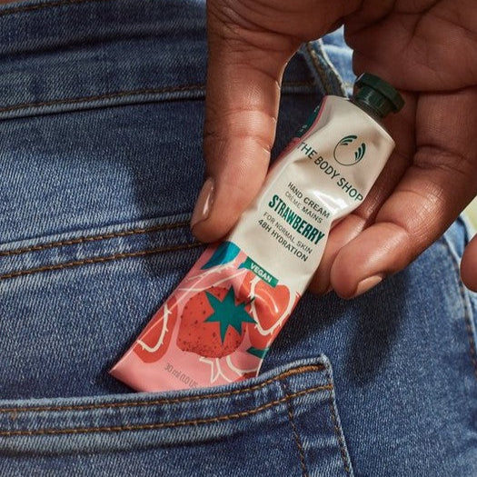 The Body Shop Strawberry Hand Cream 30ml Erdbeere 48h Pflege