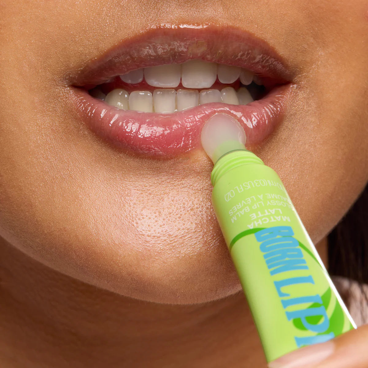 The Body Shop Born Lippy Balm Lippenbalsam glänzend