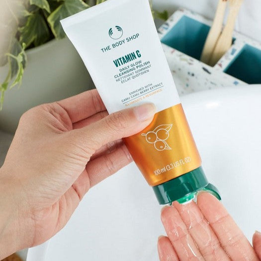 The Body Shop Vitamin C Glow Cleansing Polish Peeling 100 ml