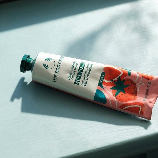 The Body Shop Strawberry Hand Cream 30ml Erdbeere 48h Pflege